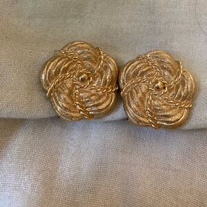 Monet Floral Flower‎ Gold Tone Clip on Earrings